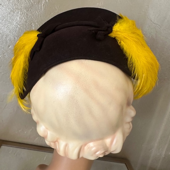 GRACEFUL1940s\' BROWN FELT HALF CAP WITH MAGNIFICENT YELLOW FEATHERS main image 9